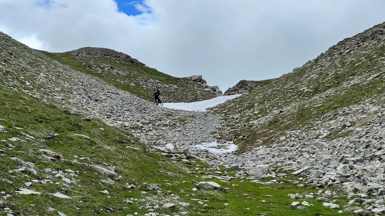 Sur le haut, encore des névés à treverser