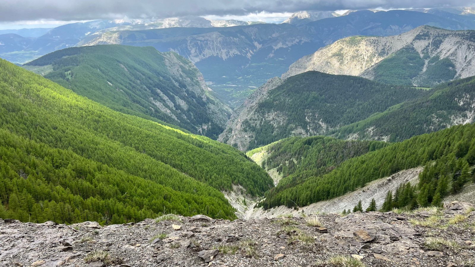  Vue plongeante sur l'entrée des Gorges de St Pierre