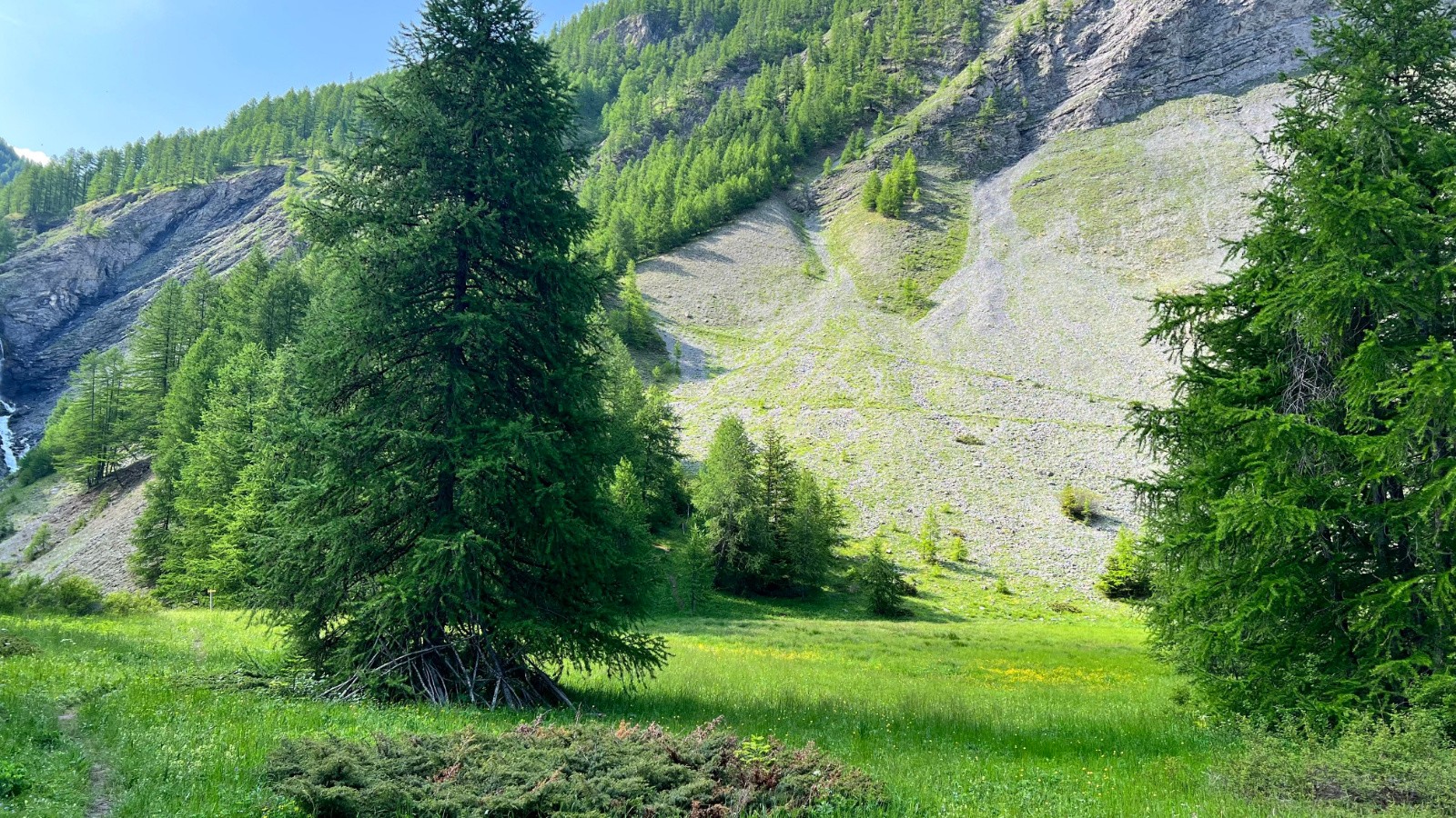 #3 Le single qui zèbre la moraine pour franchir le verrou par la rive gauche Le single qui zèbre la moraine pour franchir le verrou par la rive gauche