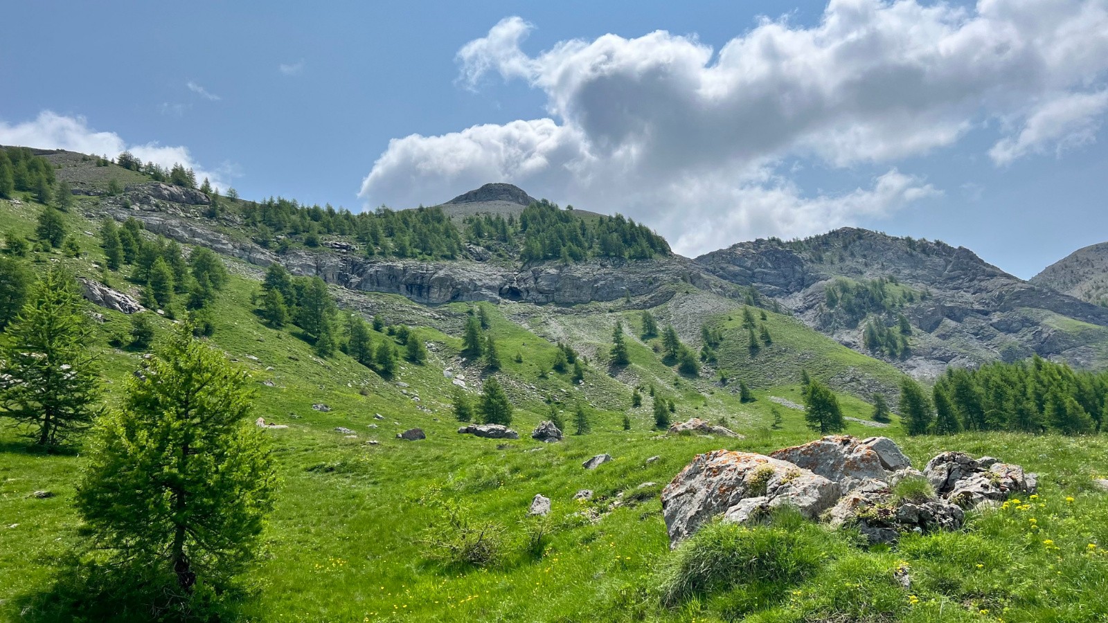 #21 La descente de la crête demande un peu le sens de l La descente de la crête demande un peu le sens de l'itinéraire pour eviter les barres