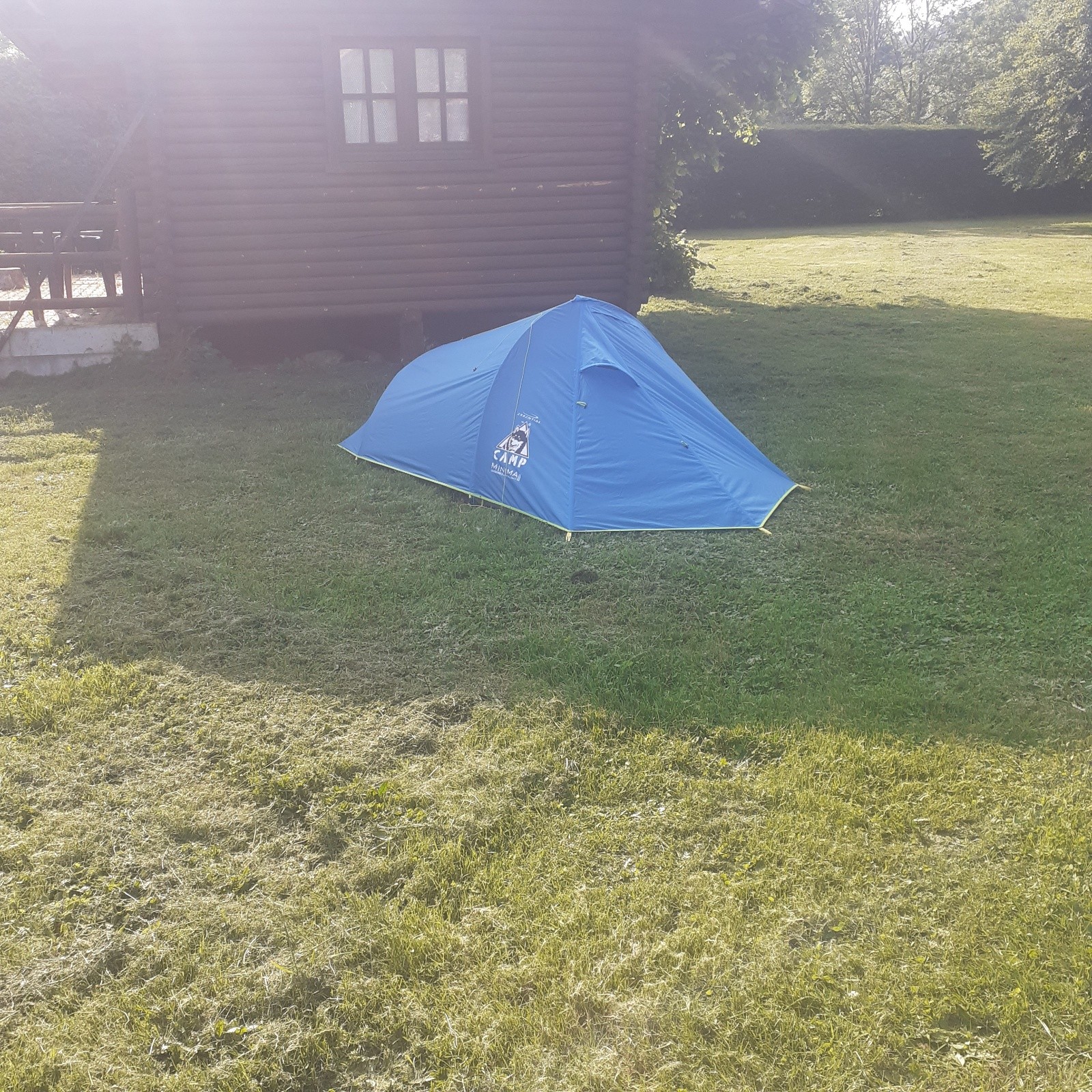 #5 Au camping de l Au camping de l'Auberge, sur une herbe fraichement coupée