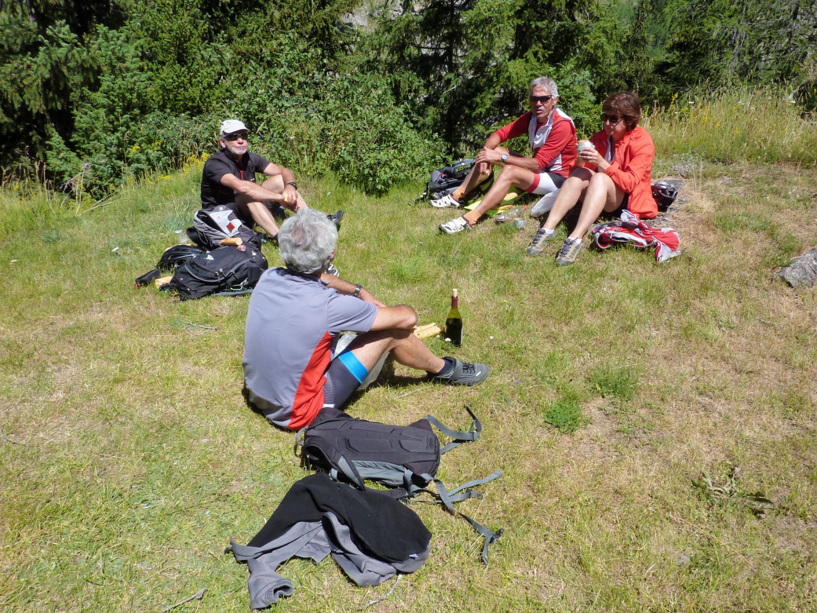 Casse-croûte le cul dans l'herbe ... 