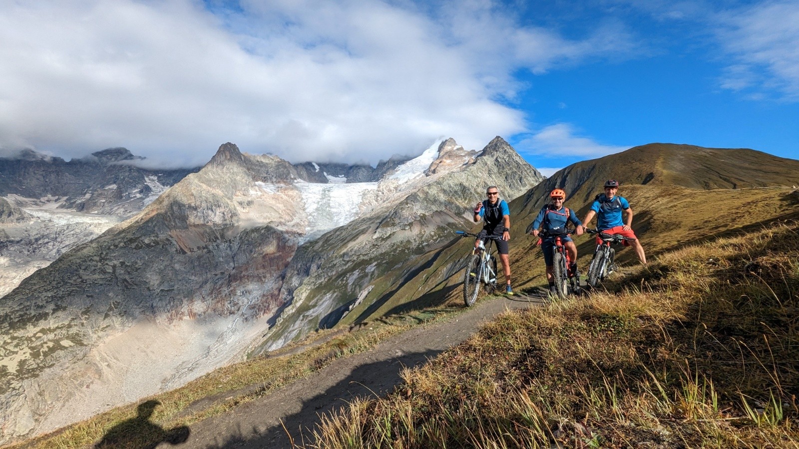 Grand Col Ferret et des heureux devant le Mont Dolent