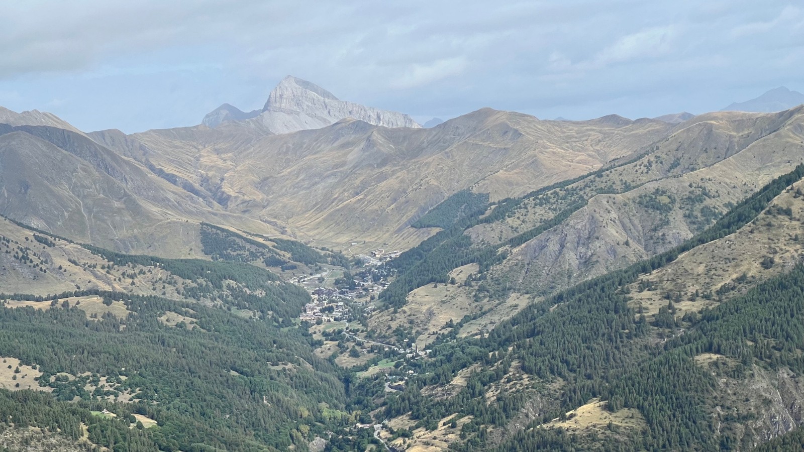 #3 Vue sur une bonne partie de l Vue sur une bonne partie de l'itinéraire du méga garnd tour du Val d'allos qu'on a fait dimanche dernier