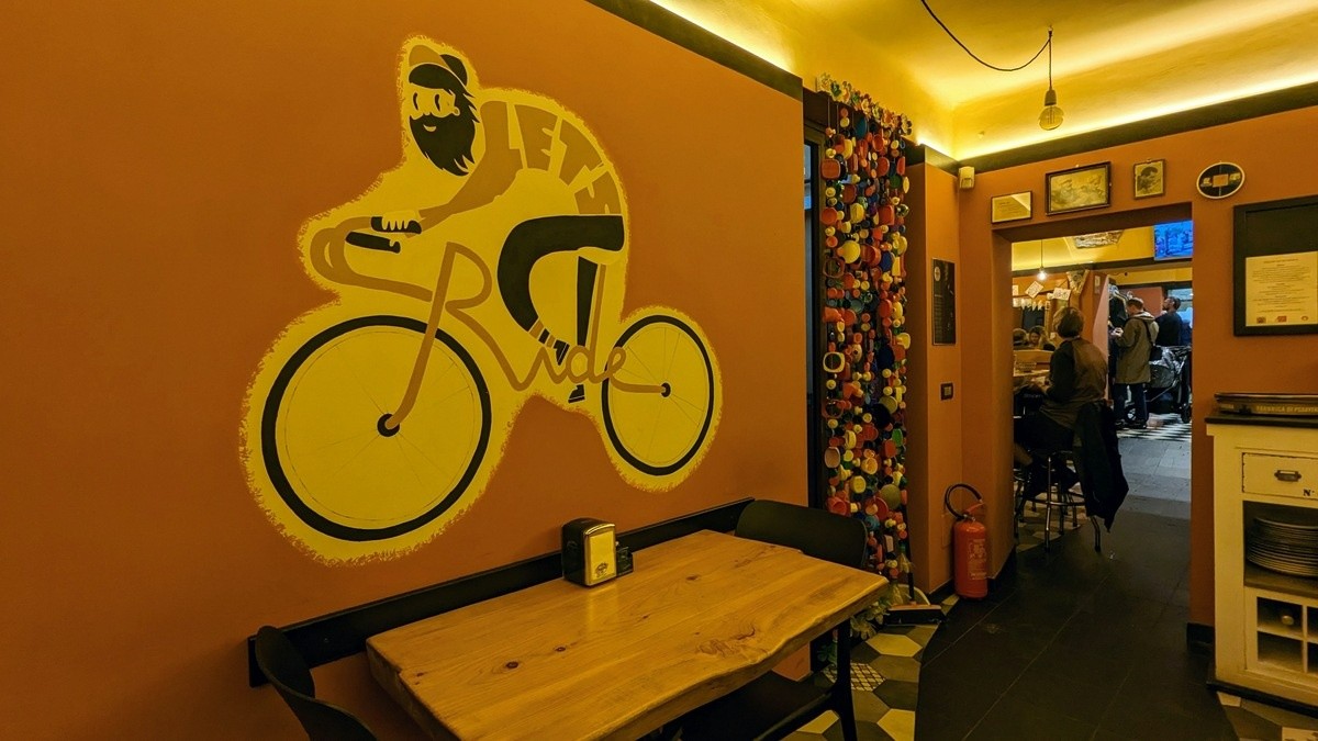 Même les cafés sont câblés vélos ici !