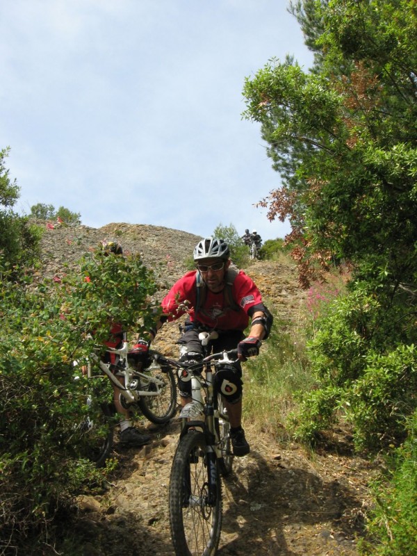passage T5 sur Figuerolles : Le Grand Marc dans le passage T5 bien raide... à 20 il valait mieux se pousser, arrêt impossible dans ce 5.x du VTT !