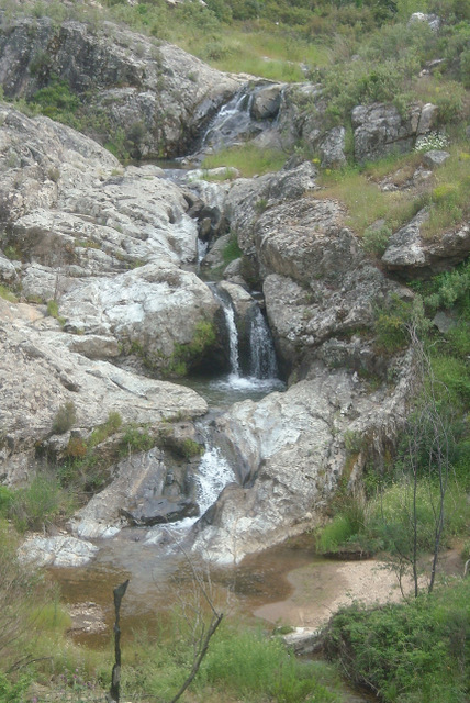 #12 petite cascade : ...ça rafraichit. petite cascade : ...ça rafraichit.