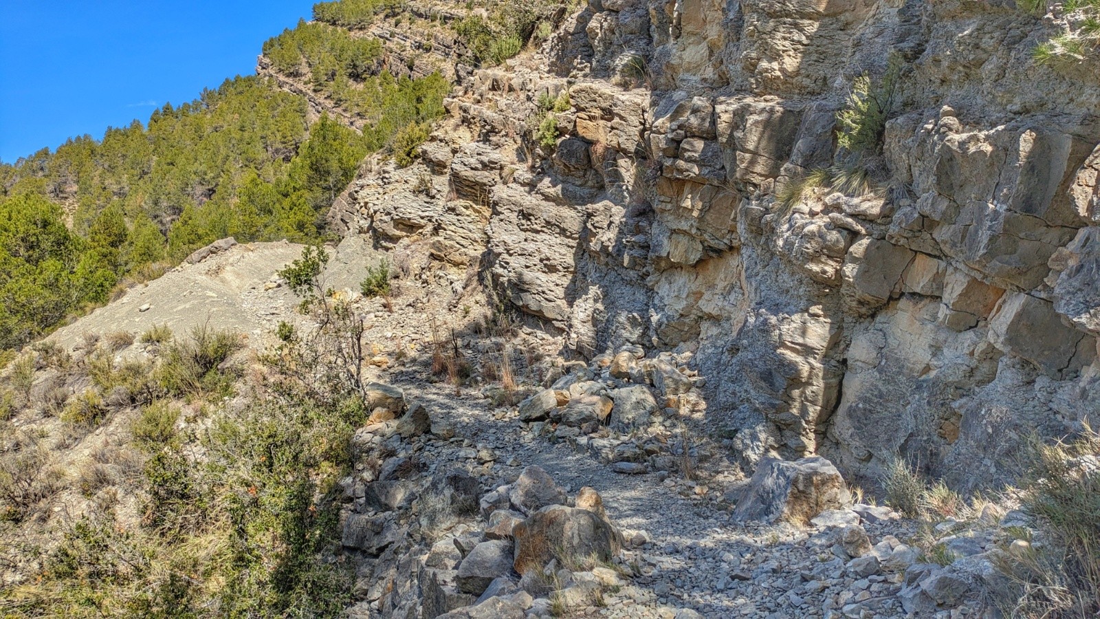 superbe passage en falaise un peu technique