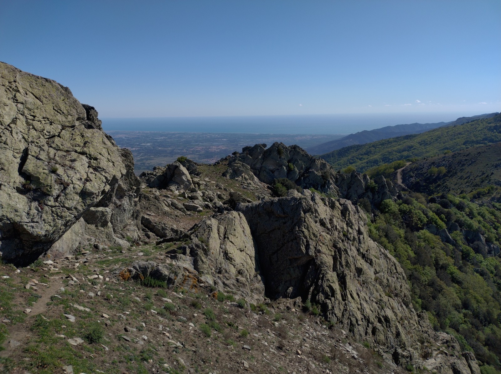#3 Vue sur la mer depuis le sommet. Vue sur la mer depuis le sommet.