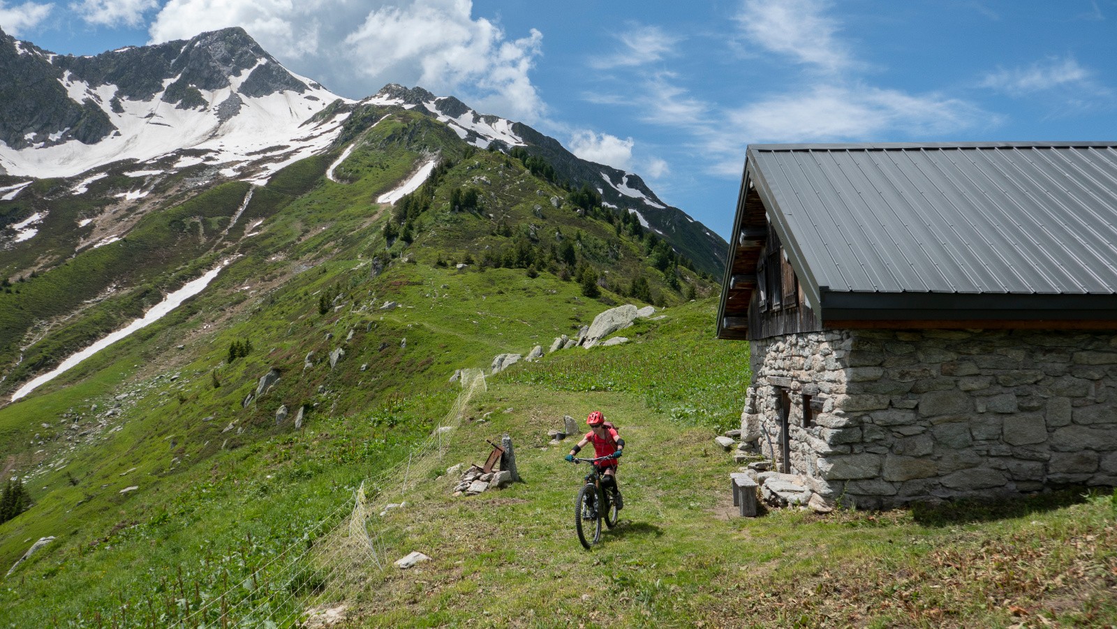 #3 Refuge au sommet du col Refuge au sommet du col