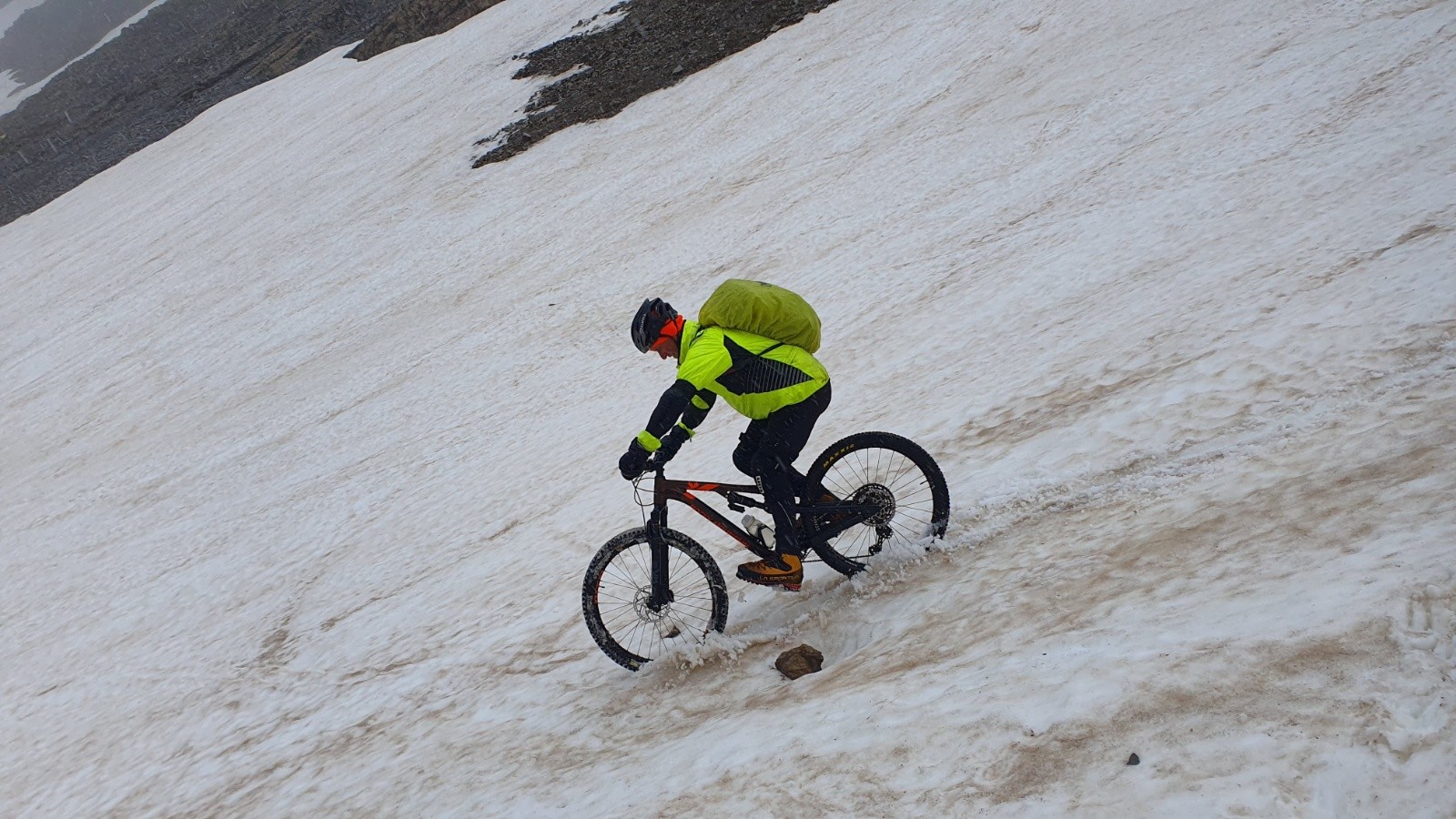 Déluge, pas le temps de mettre les chaines à neige.