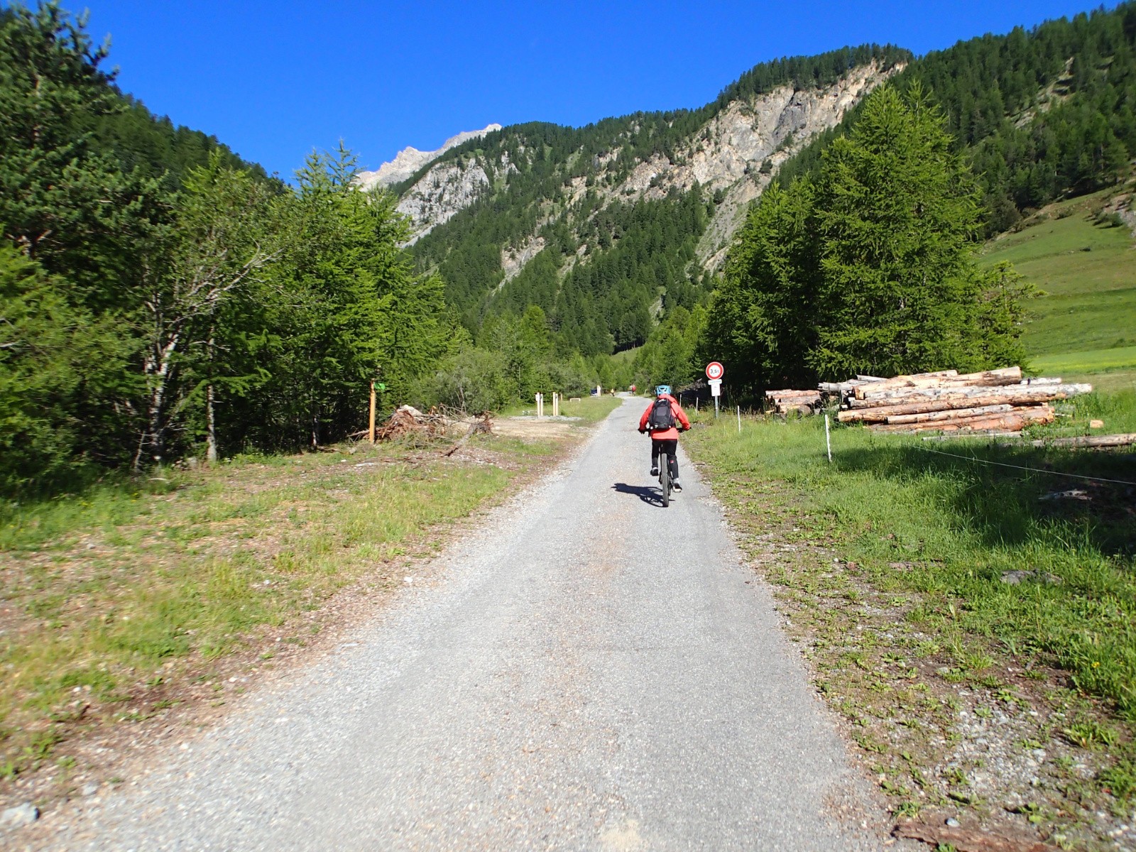 Allez c'est parti vers le col de Furfande...