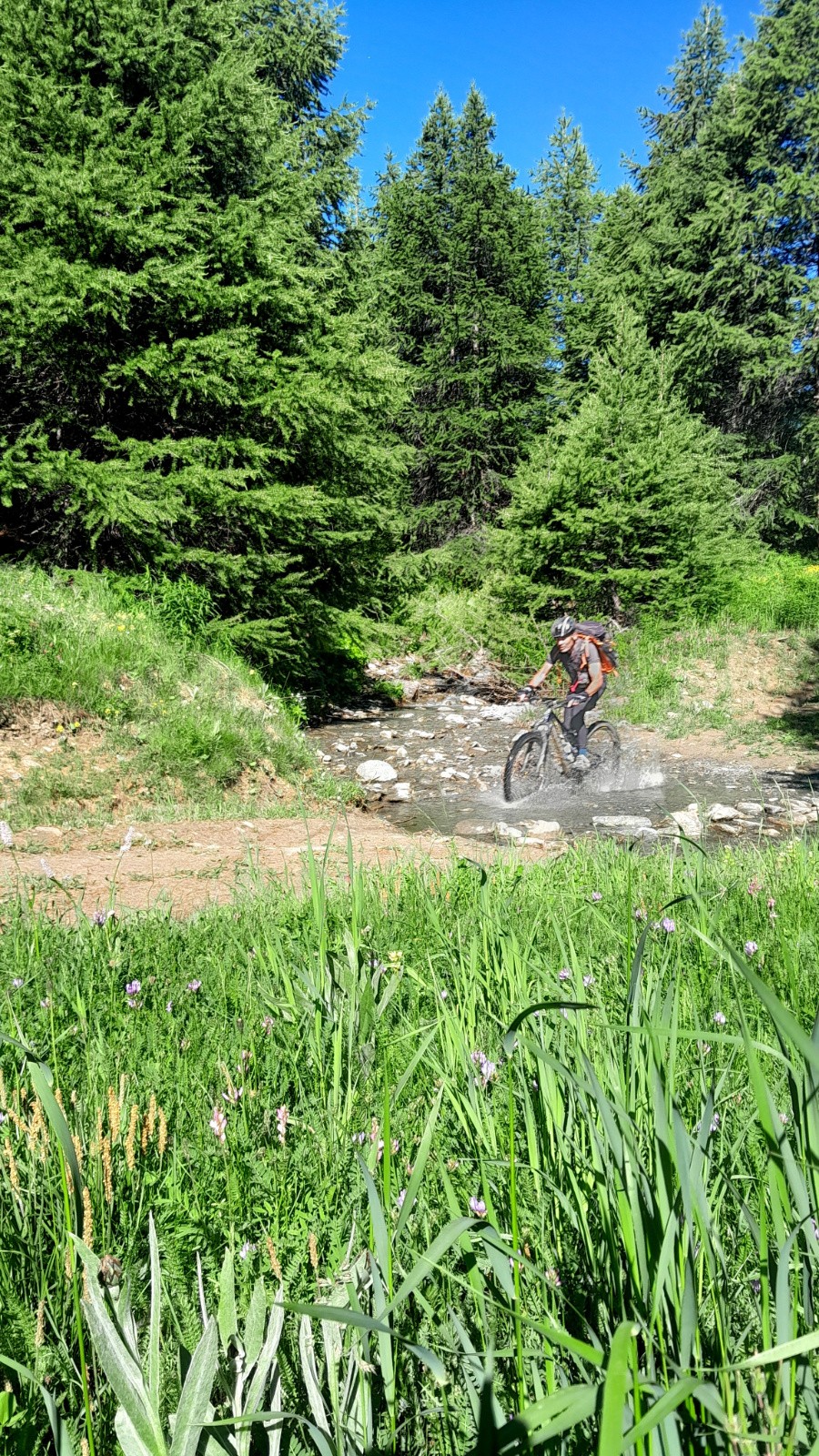  Un p'tit splash avant d'attaquer le col Agnel ...