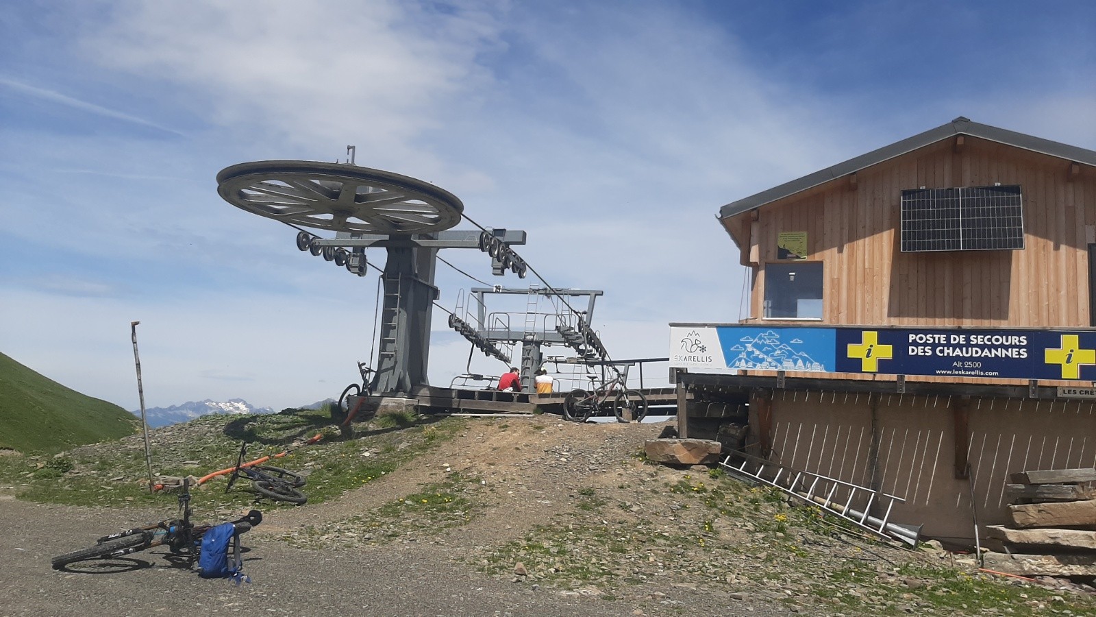 Arrivée au niveau du télésiège des Chaudannes pour la pause pique-nique