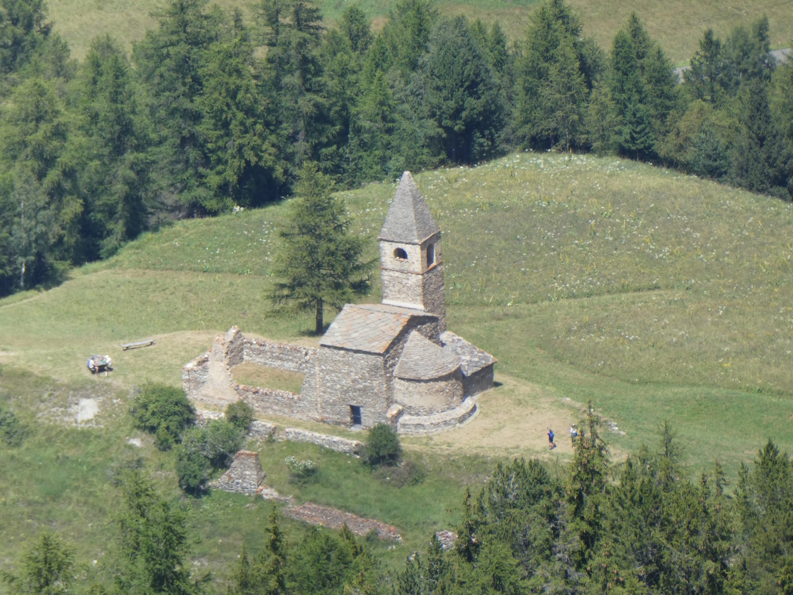 Au dessus de la chapelle de Saint Pierre d'Extravache 