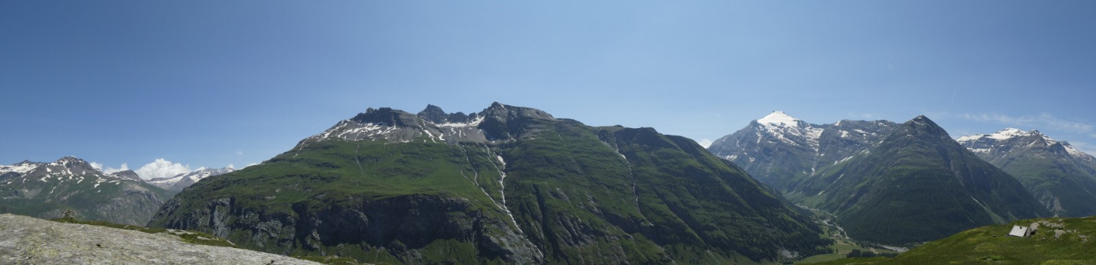 Panoaram sur la chaine frontière 