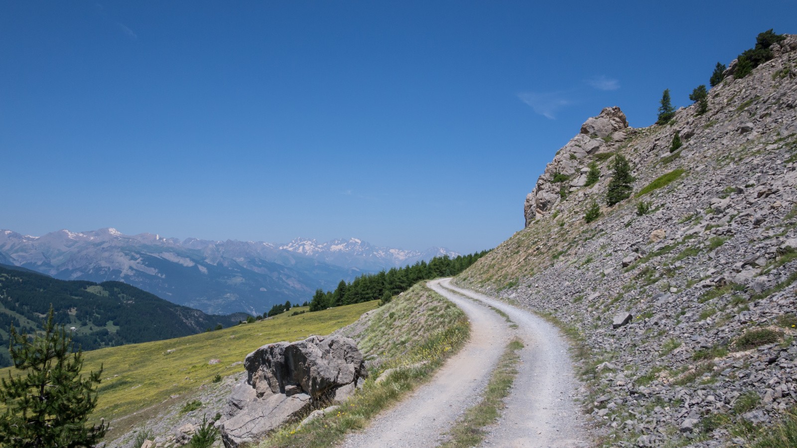 Piste sous le col de la Coulette