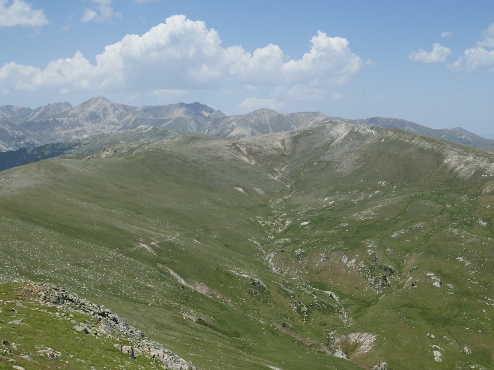 Vue sur la Porteille de Rotja et le Roc Colom, avec l'itinéraire suivi 