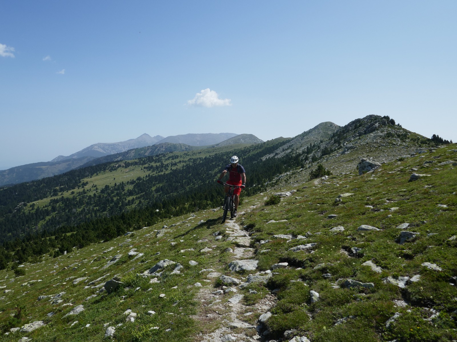 Retour sur le sentier balisé des Esquerdes 