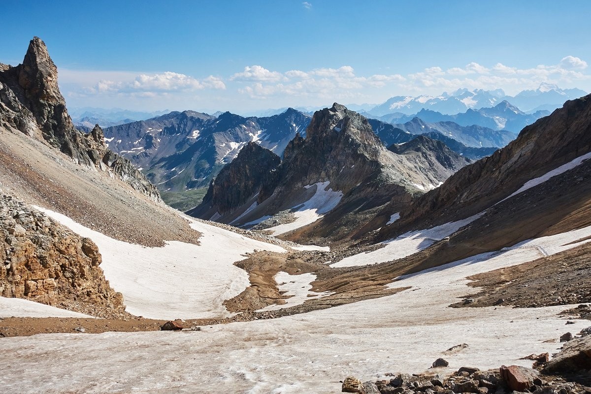 Ce n'est pas impressionnant sur la photo mais ce sont ces névés raides (35° voire plus) qui ont été difficiles à traverser. Au-dessus du col de la Chapelle.