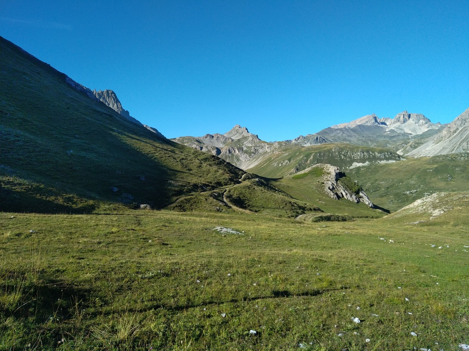  Mont Thabor à droite en allongé clair