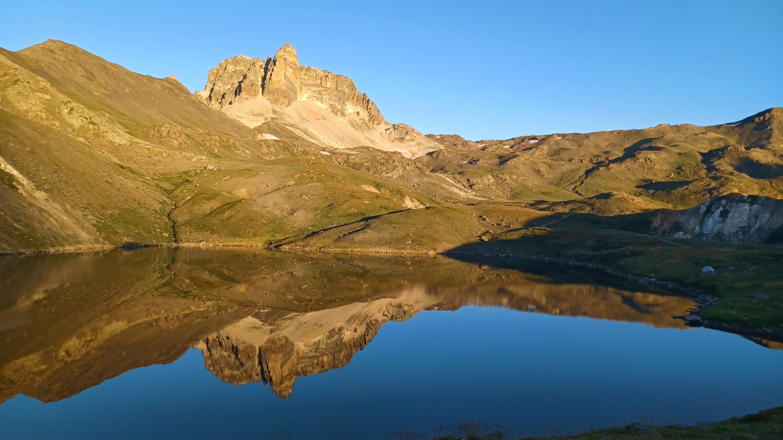 Cheval Blanc en montant au col des Bataillères. 