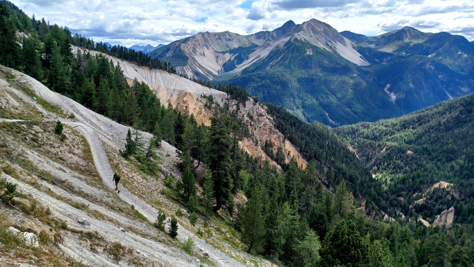 Dans la descente du col des Thures.