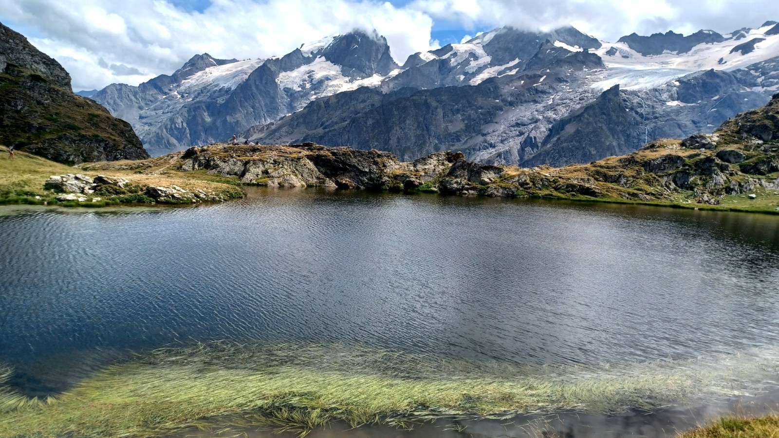 Meije et Rateau depuis le lac Lérié sur le Plateau d'Emparis.  