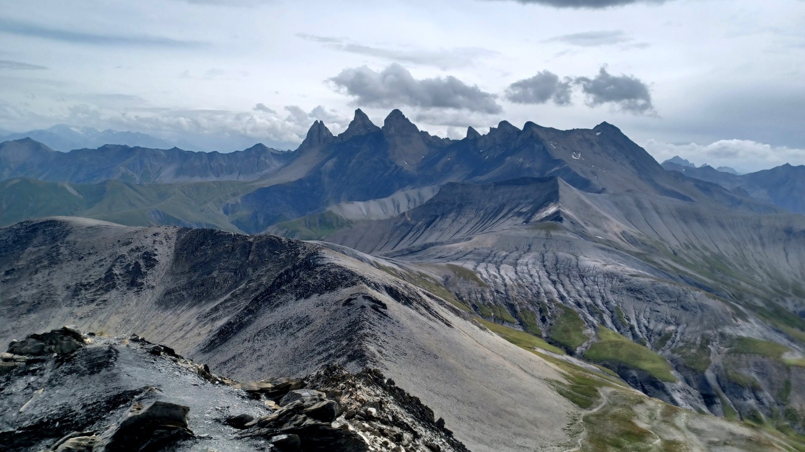 Aiguilles d'Arves depuis le Pic du Mas dela Grave. 