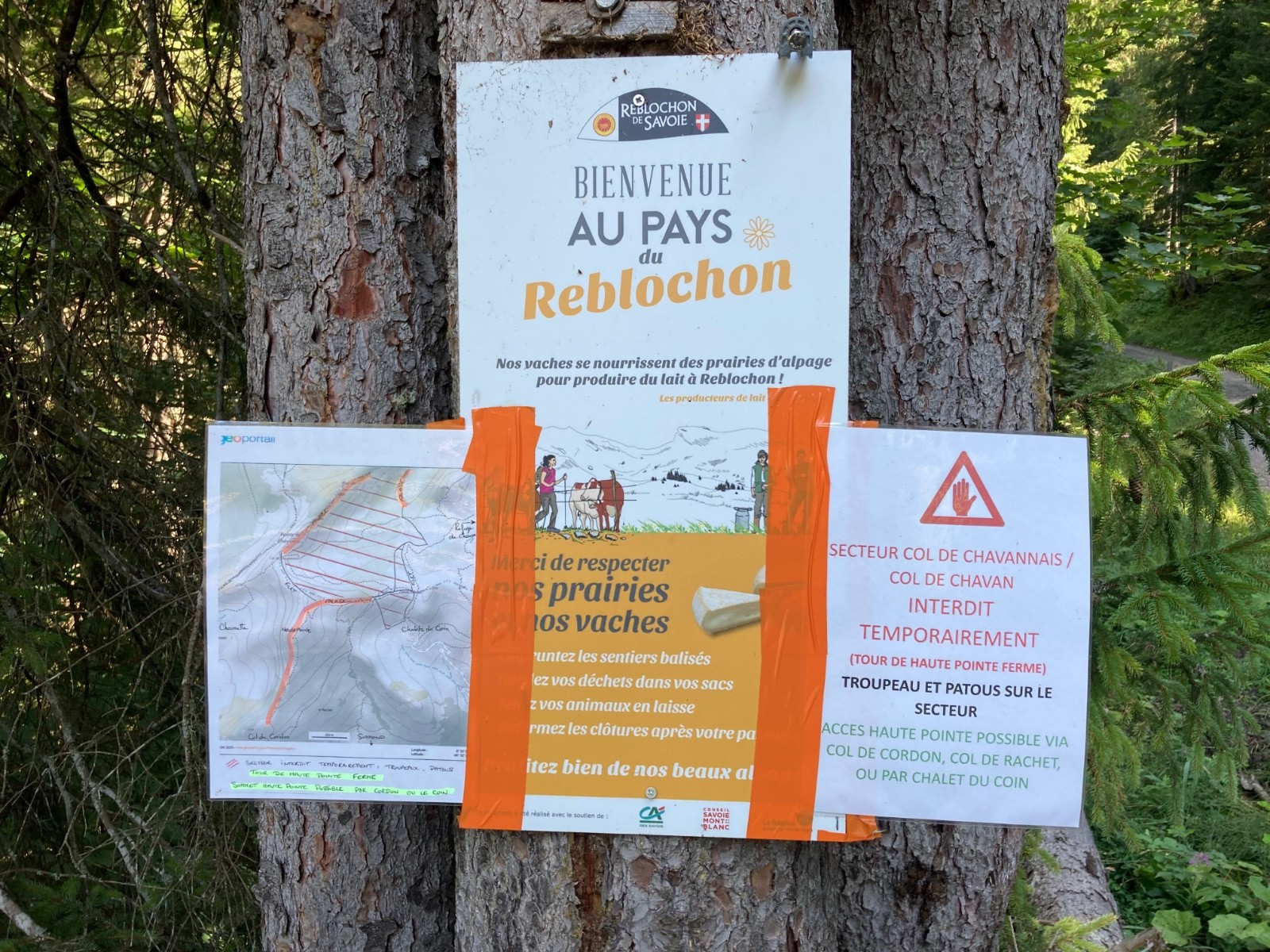 Ils préviennent des parcs à Moutons et Patous, bonne idée même si au final il n y en avait pas ce jour.