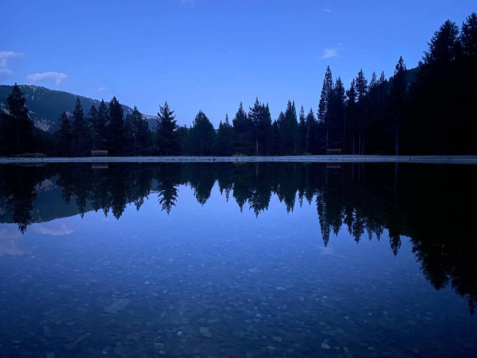  Le petit lac au Camping de l Izoard 