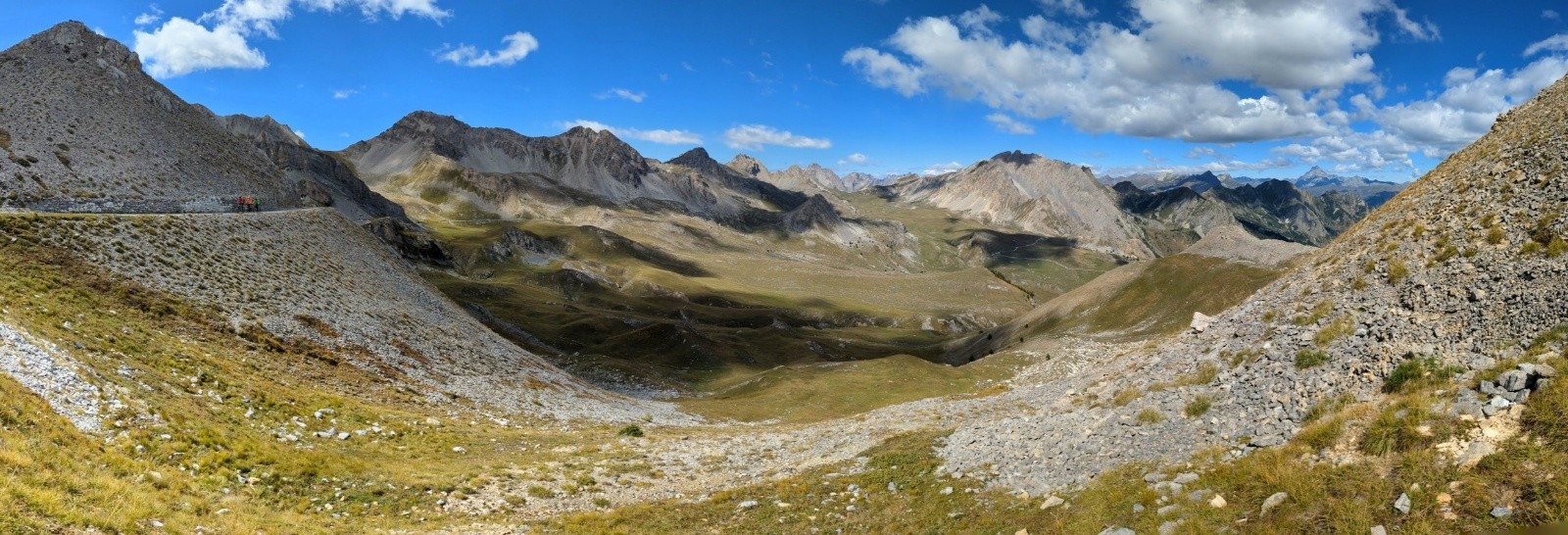 Vue en arrière depuis colle Margherina, et le Viso sur la droite 