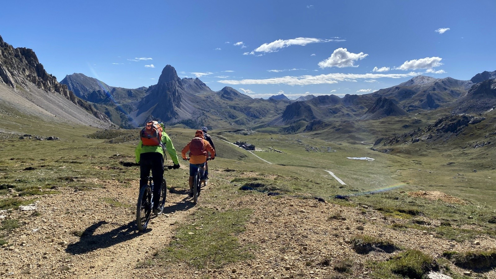 Et voici le plateau Gardetta incroyable et son piton Rocca la Meja