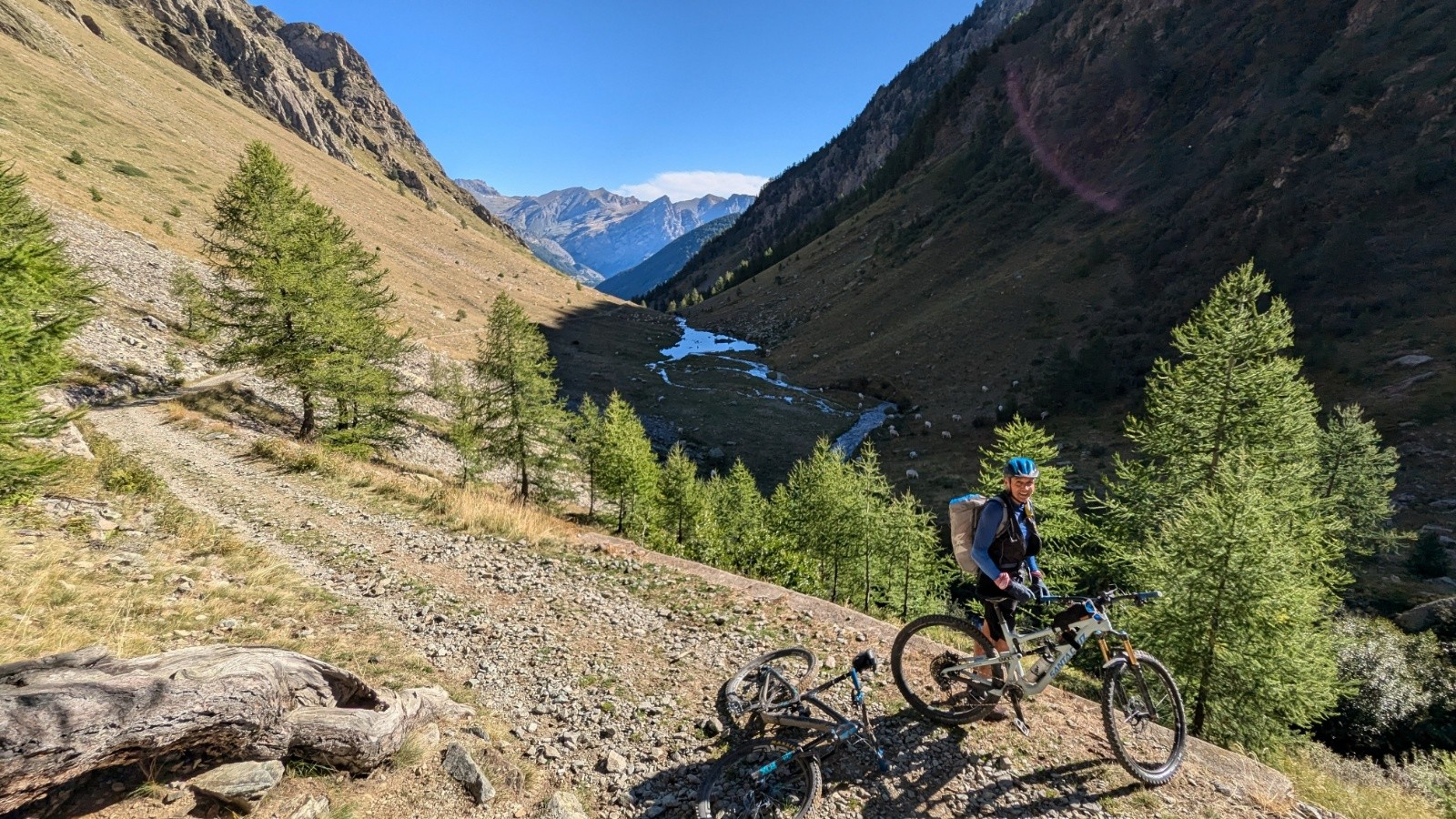 Montée rude mais intégralement pédalable pour le Passo sottanno delle Scolettas