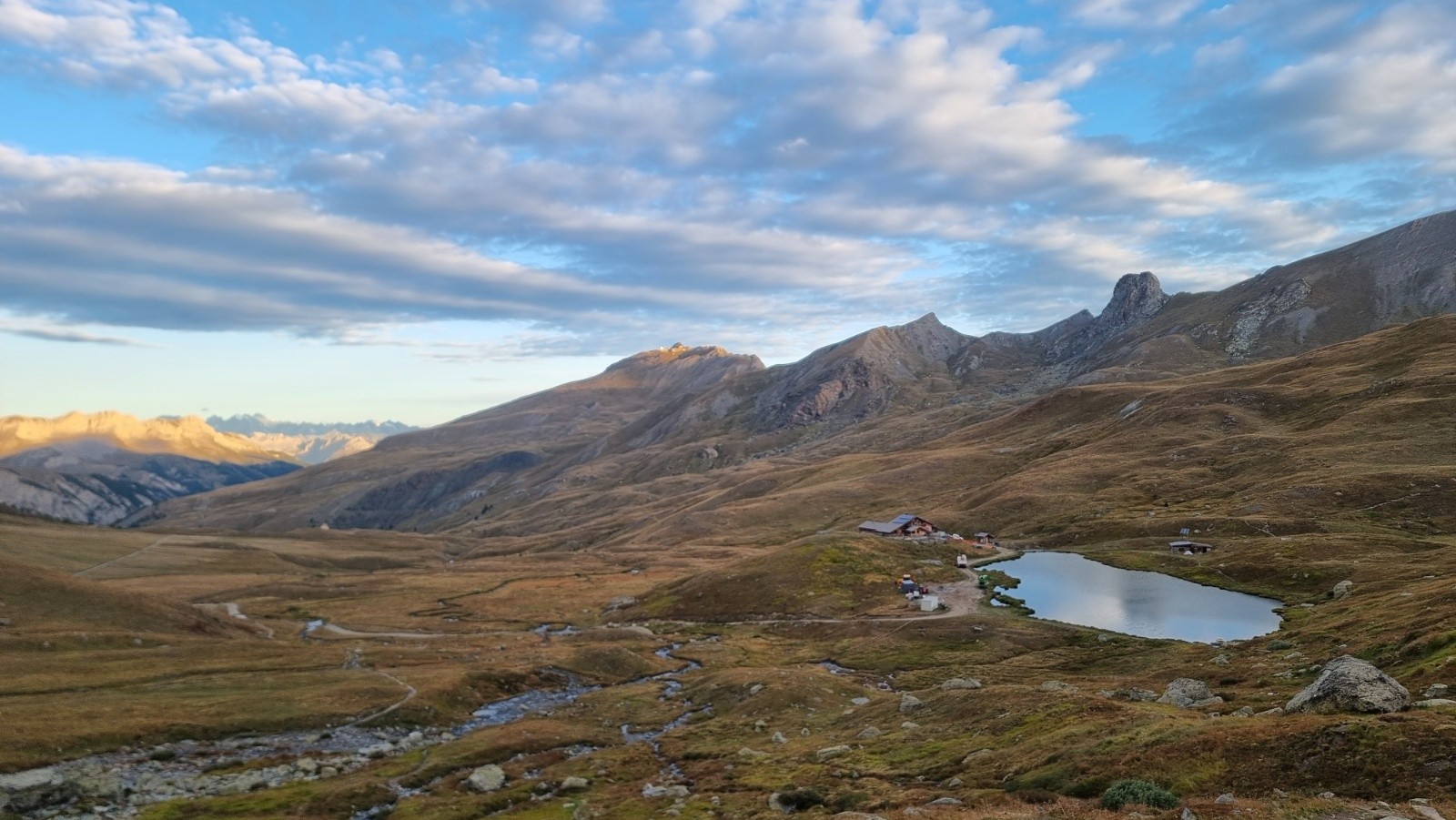 La de la Blanche et son refuge encore dans l'ombre 