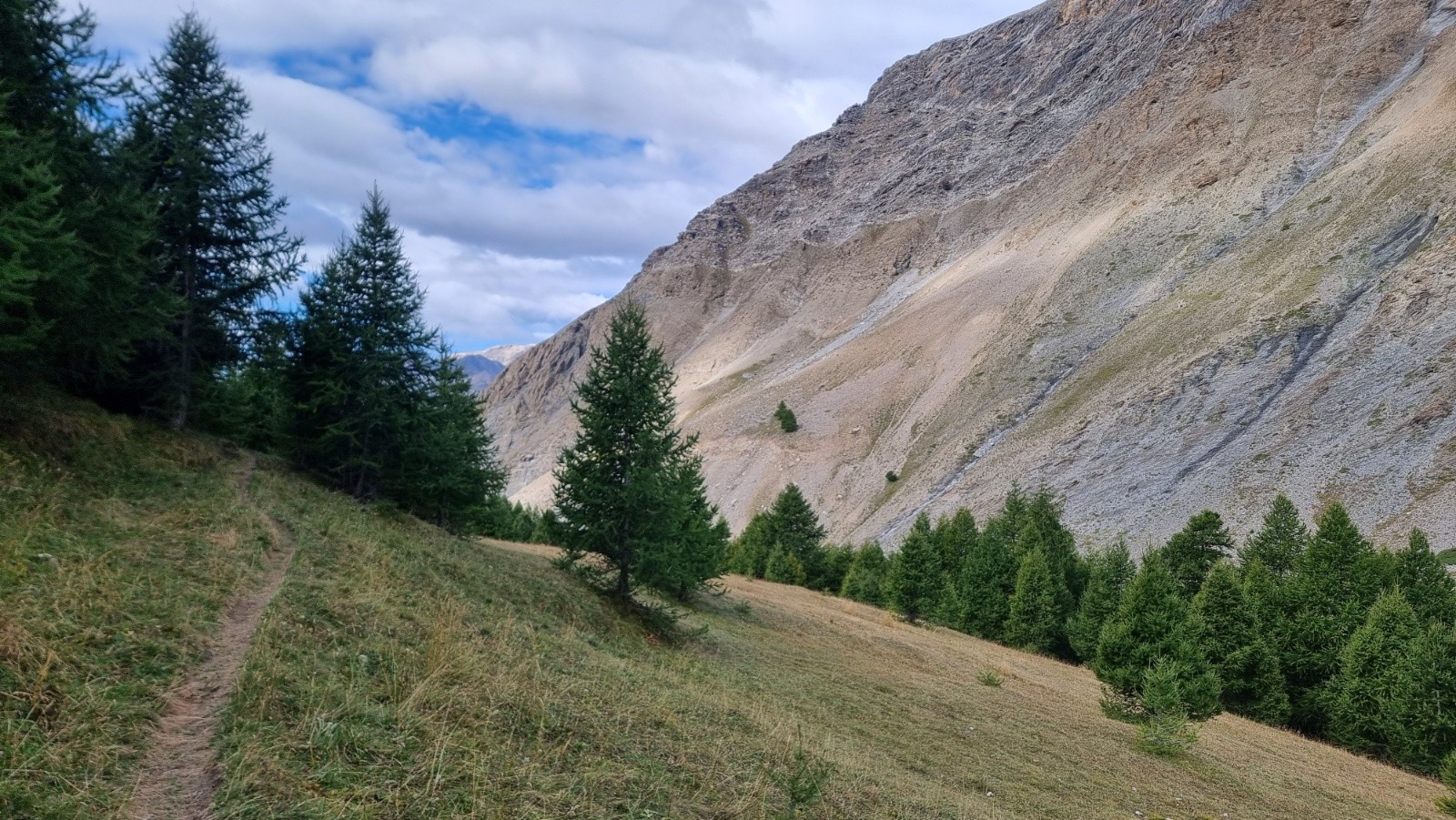 Le sentier évitant le passage dangeureux au Vallon de la Salcette 