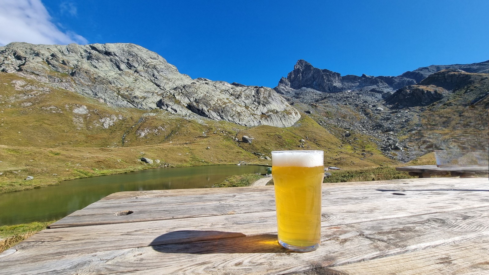 Lac de la Blanche avec sa bière homonyme 