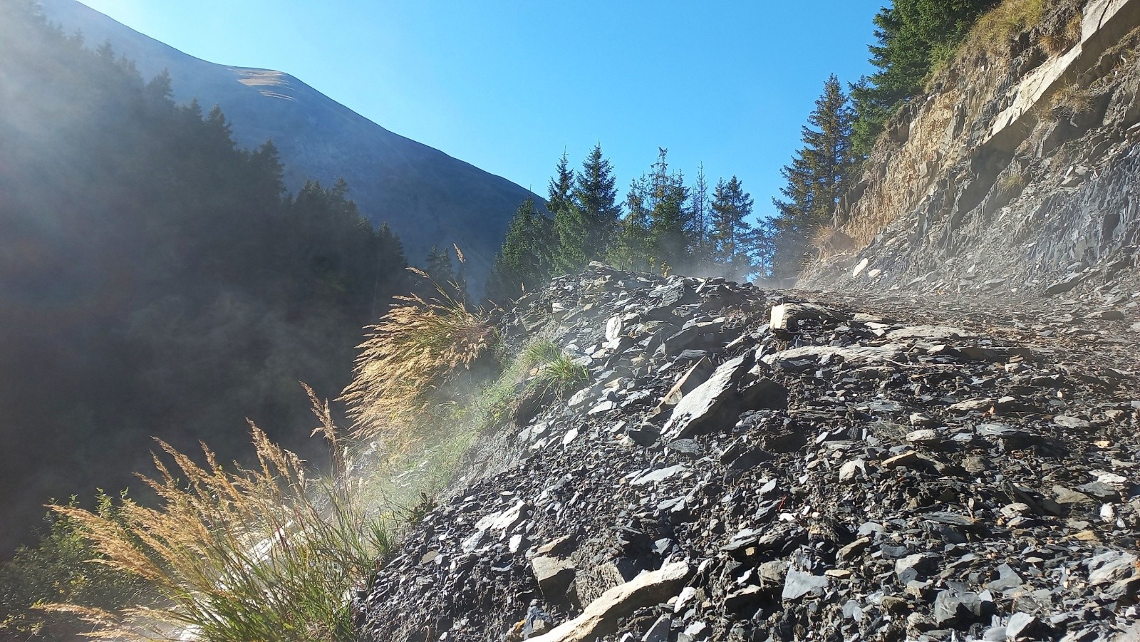 Ca fume aux abords du ruisseau