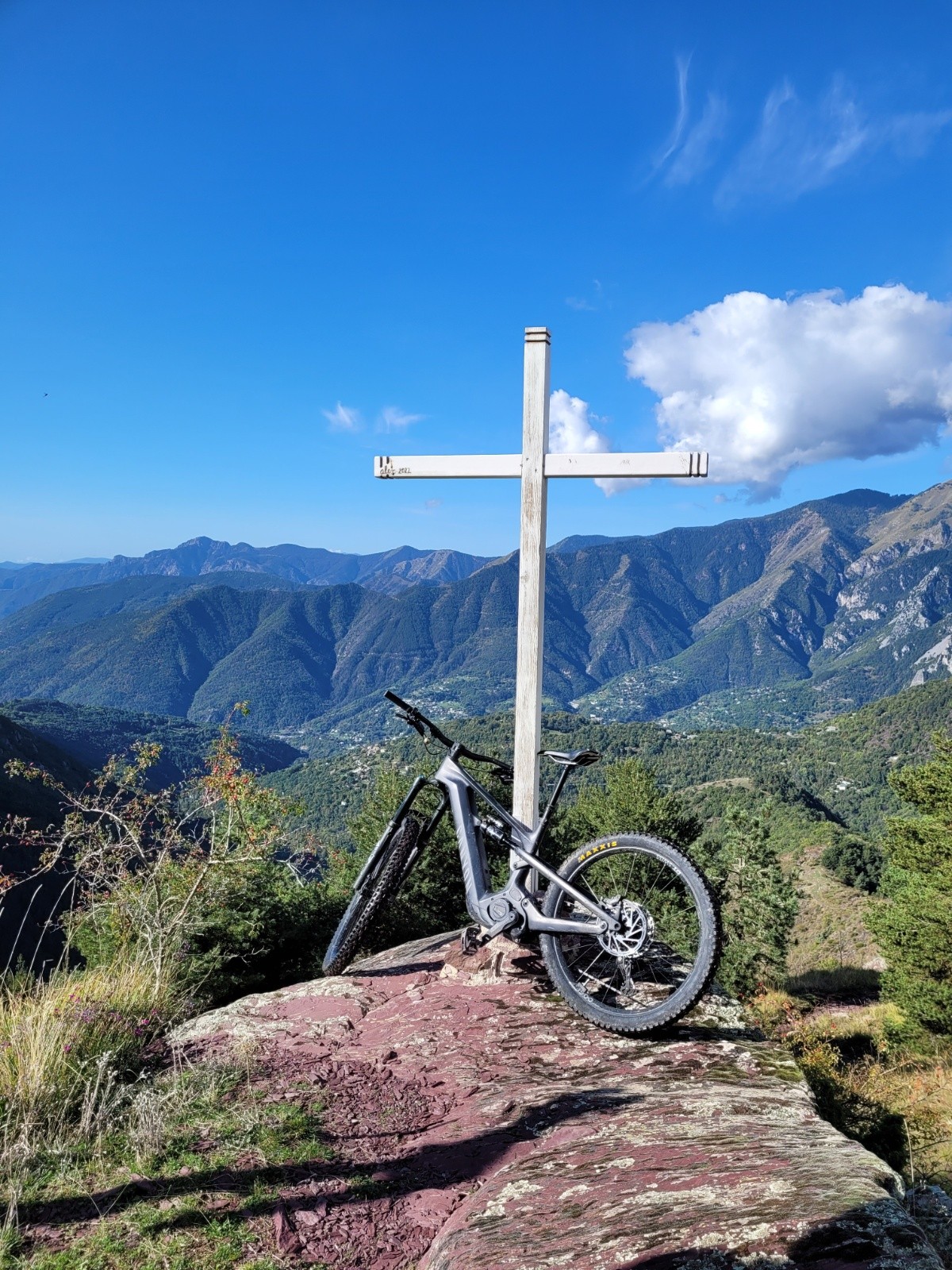 croix de Suolcle et Canyon en prière. 