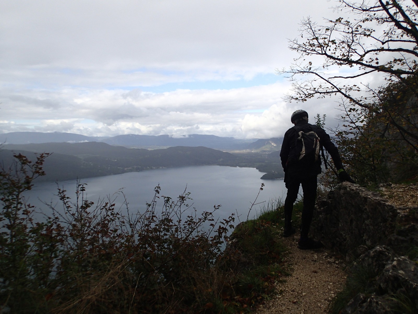 Vue sur le lac gâchée par les nuages !