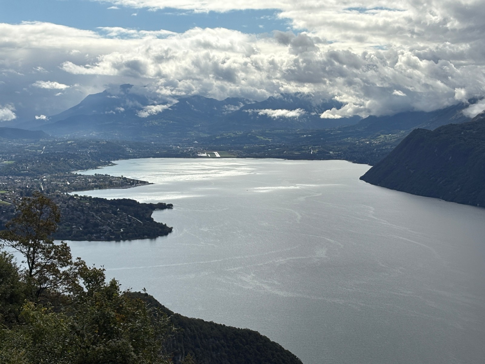 ... et le lac, le ciel s'éclaircit !