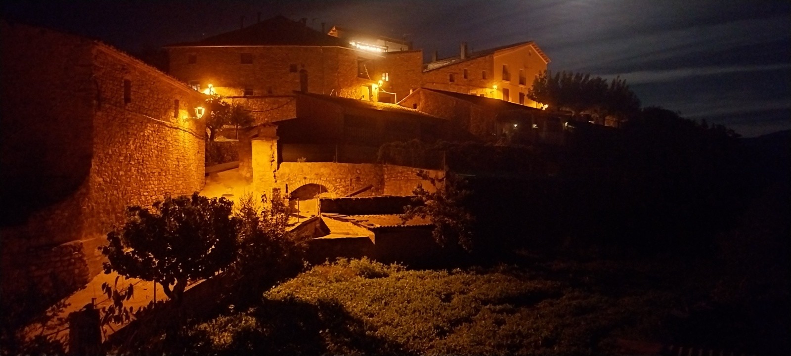 Torallola by night 