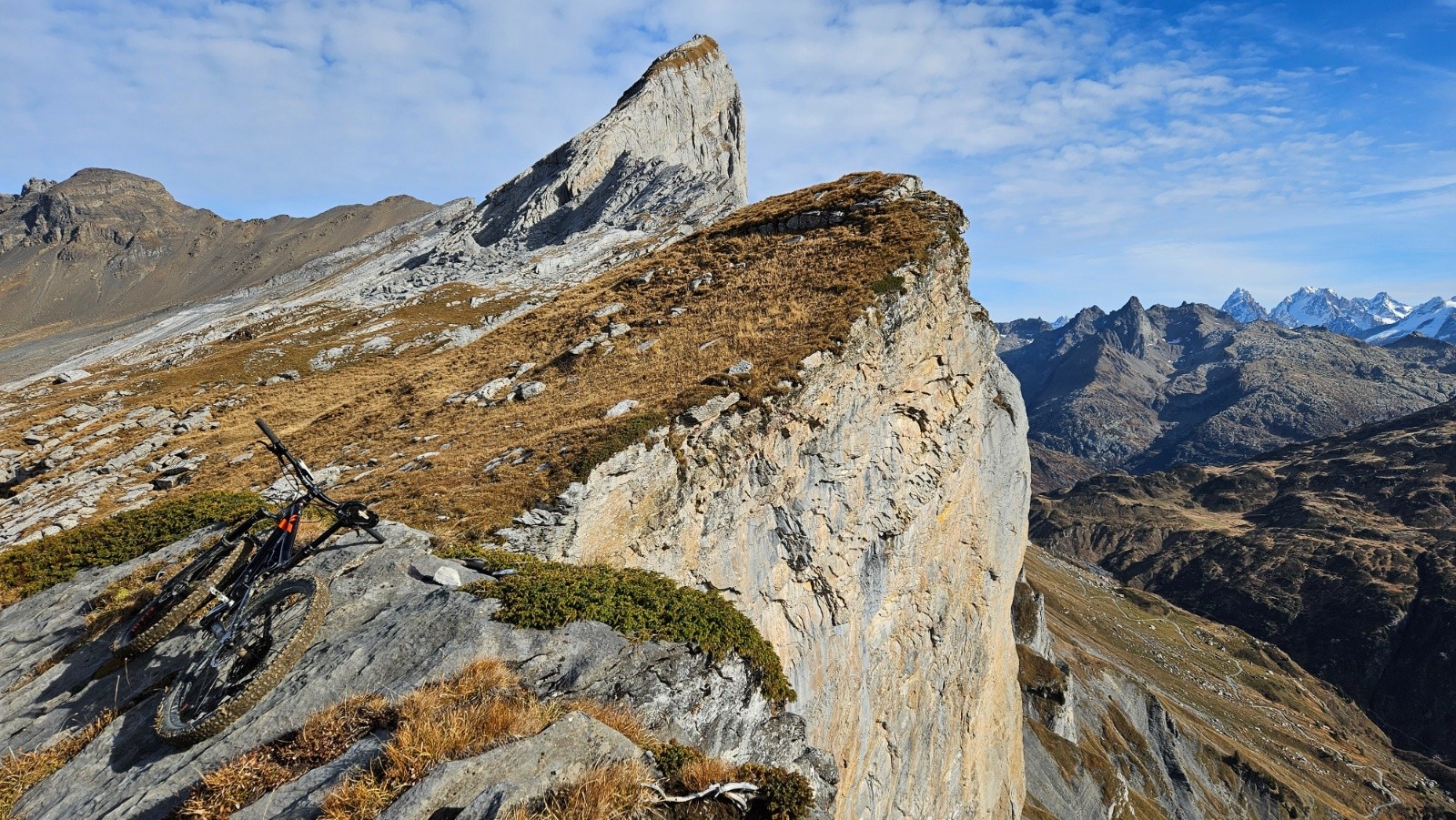 Le Marteau. 