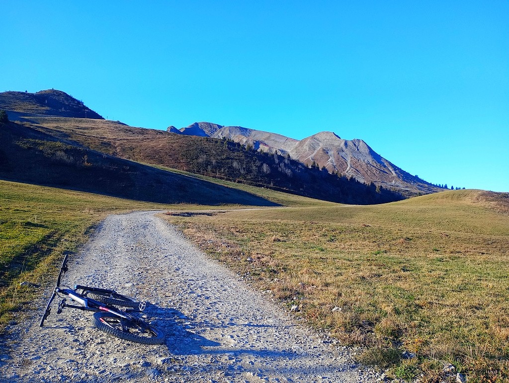 Ce chemin lisse fait du bien après la très descente du Lachat