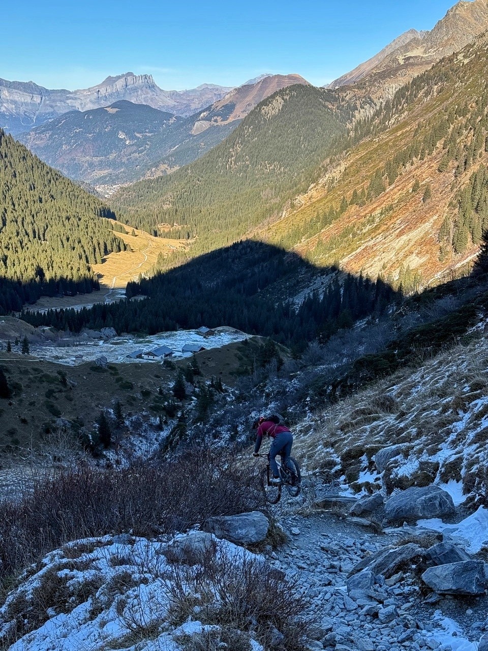  Cascade de Balme, vue sur le refuge de Tré la Tête