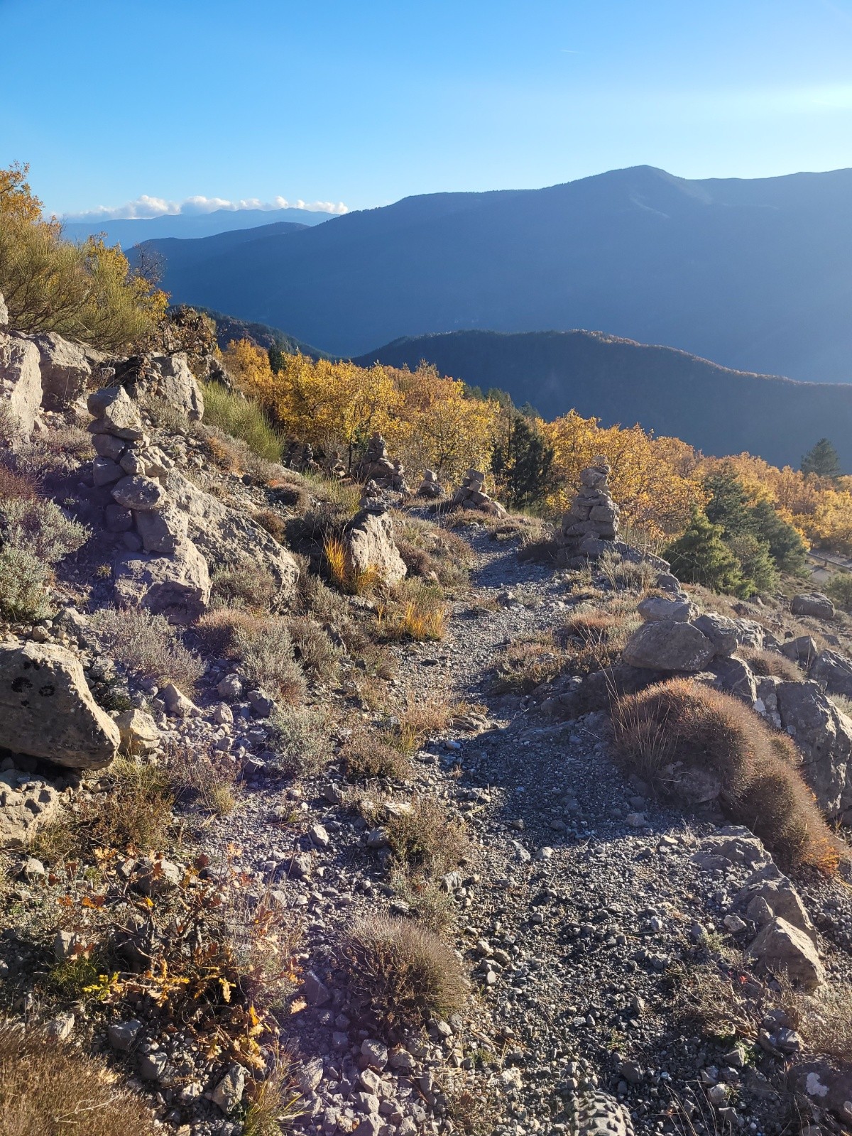 Concours de Cairn ??sur le début de sentier 