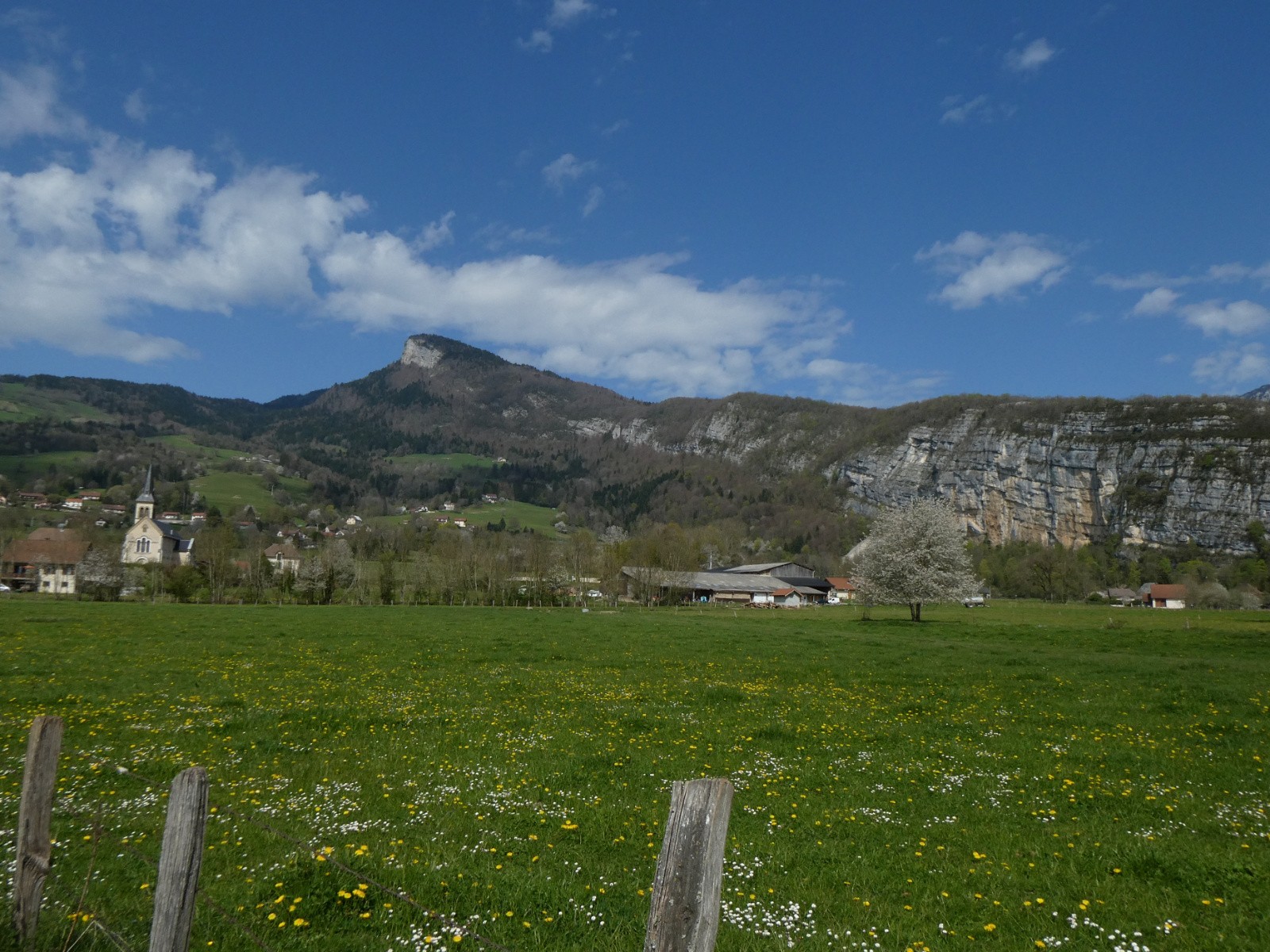 #11 Le Villard au pied de la voie Sarde Le Villard au pied de la voie Sarde