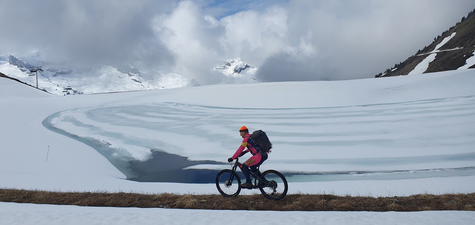 #5 Nous avons fait le tour du lac. Nous avons fait le tour du lac.