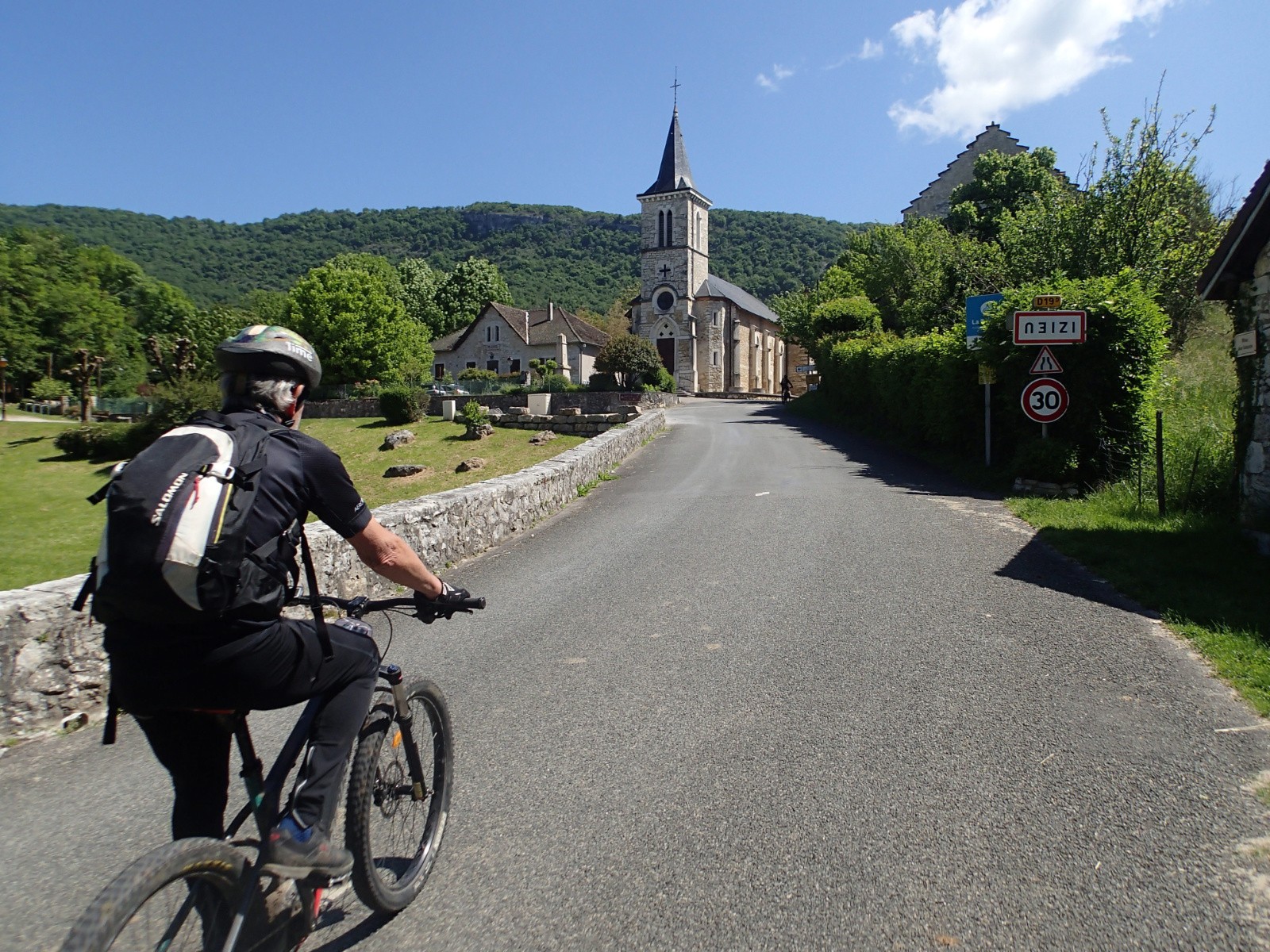 #10 On remonte chercher le GR59 pour le col d On remonte chercher le GR59 pour le col d'Izieu...