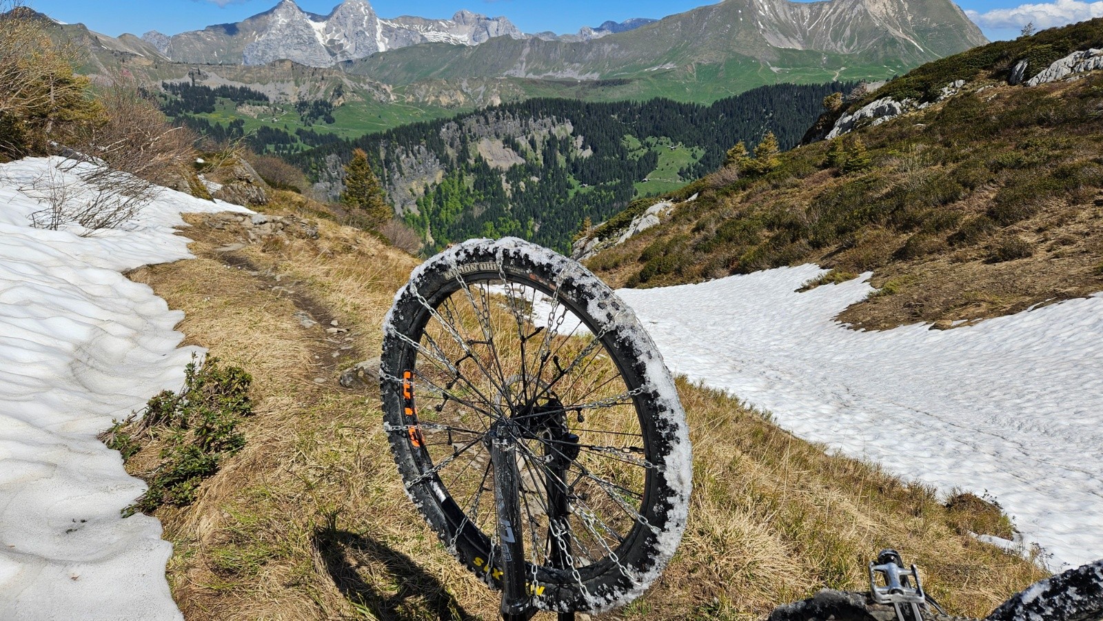 #12 Il est possible de descendre plus bas, mais j’ai envie de
passer par là. Il est possible de descendre plus bas, mais j’ai envie de
passer par là.